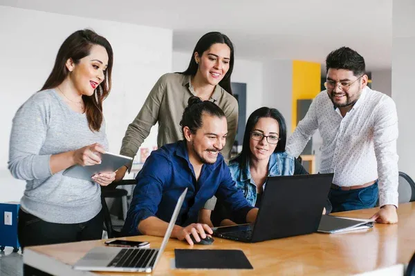 Sin fronteras para el talento: cómo la tecnología está redefiniendo la contratación regional en América Latina